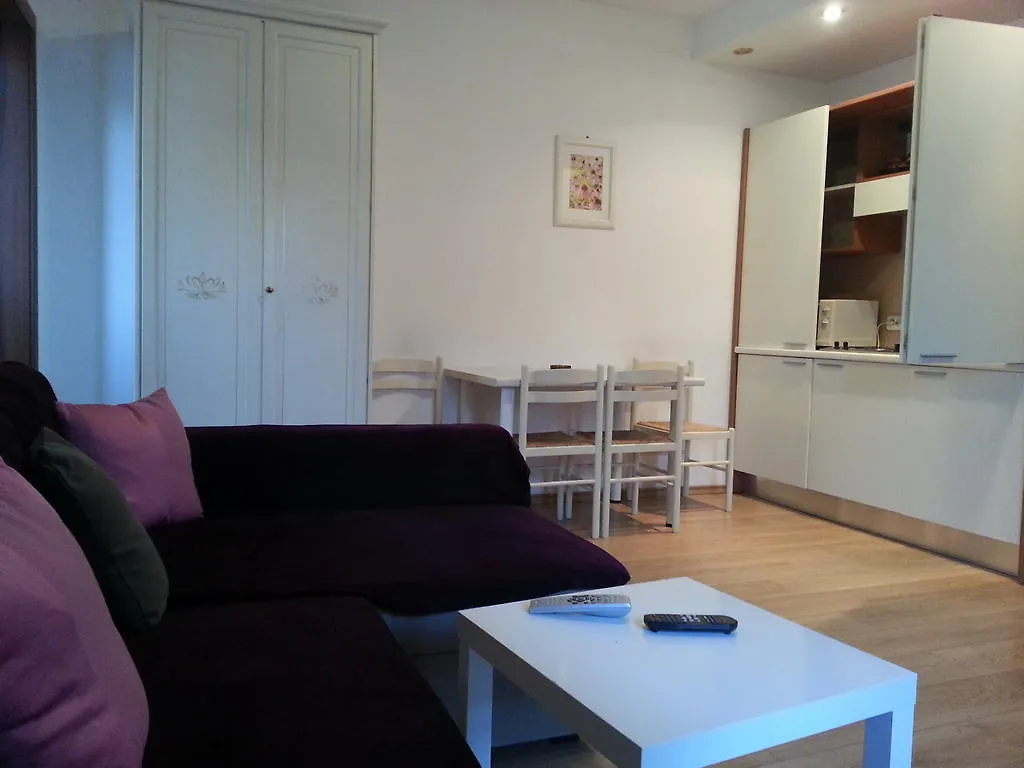 Banu Manta Apartments Bucureşti 0*,  România